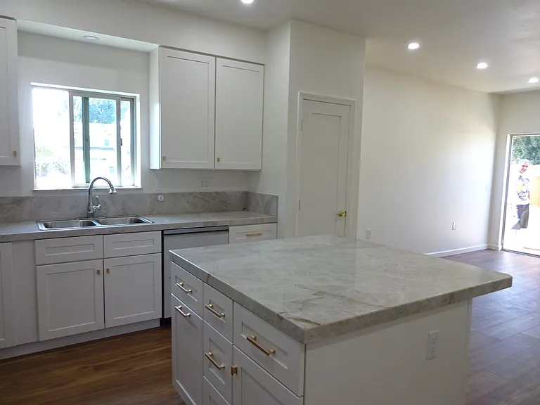 228 1/2 Dean Dr — Photo 17