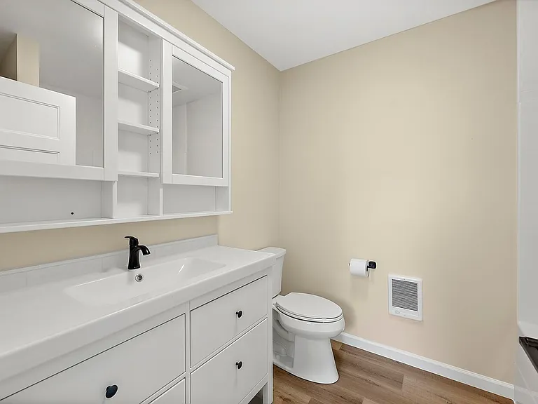 8511 Woodlawn Ave SW — Photo 24