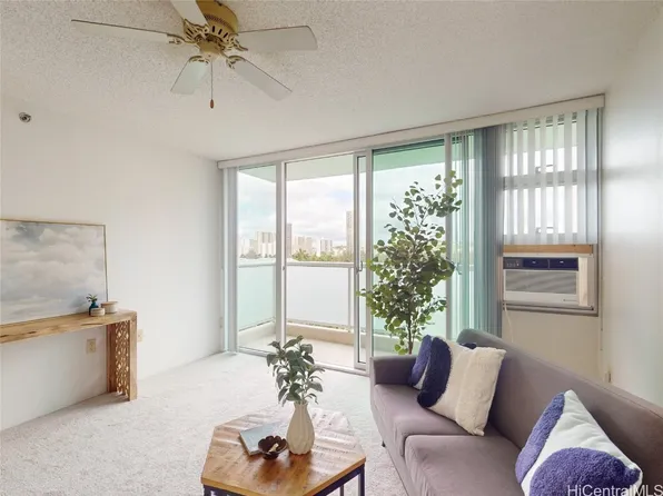 3009 Ala Makahala Pl APT 713, Honolulu, HI 96818