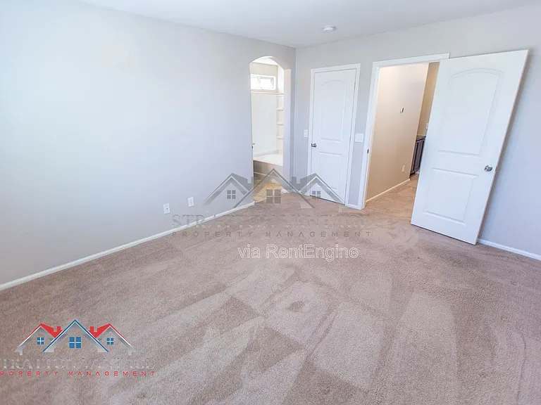 2218 N 77th Dr — Photo 38