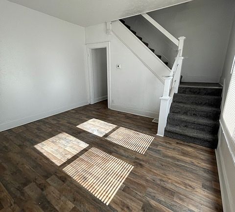 3rd image of 817 N Dearborn St