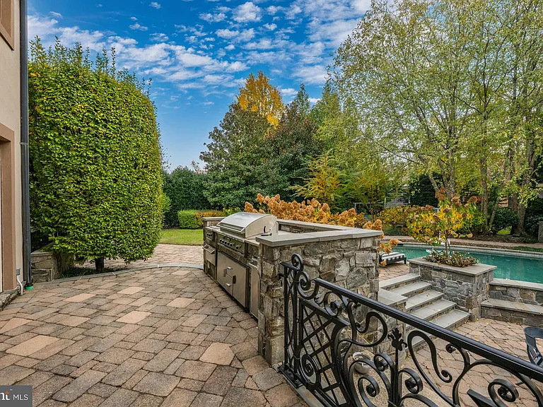 8305 Fox Haven Dr — Photo 8