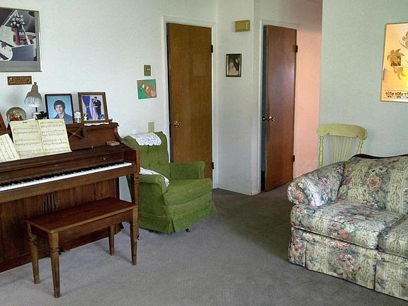 4th image of 14A Easton Dr #55