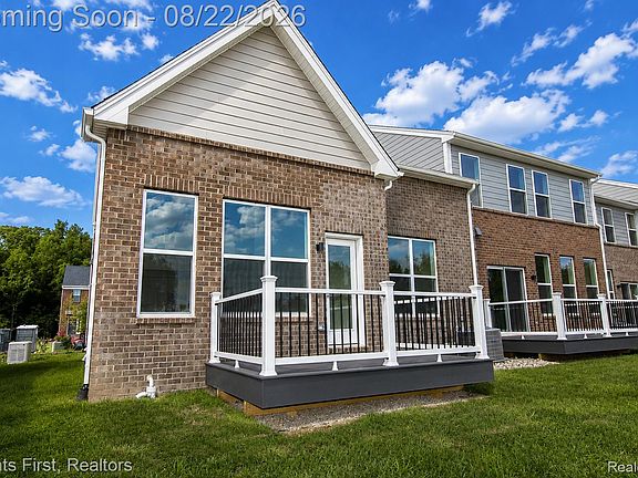 3rd image of 49537 Coldwater Ridge Dr
