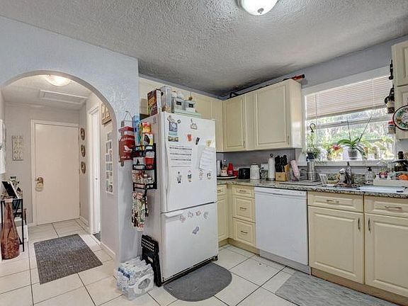 4th image of 1850 Holman Dr #A