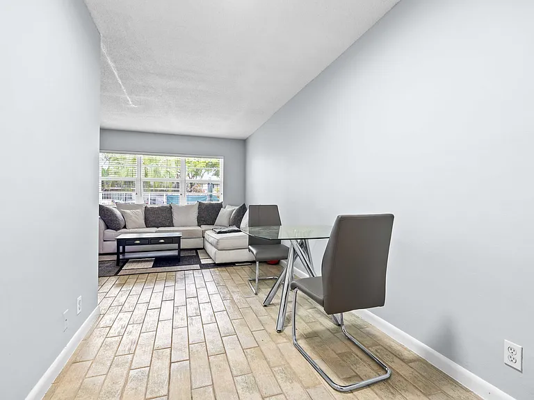 1900 NE 8th Ct #104 — Photo 5