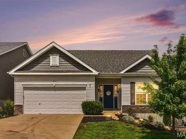 917 Meramec Grove Dr, Ballwin, MO 63021