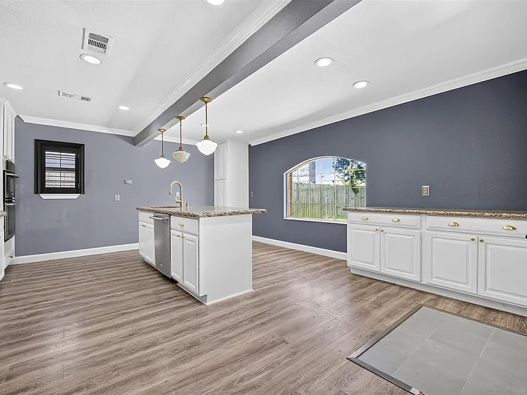 7713 Yoe St — Photo 13