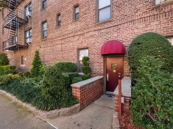 71-11 Yellowstone Boulevard image 5 of 14