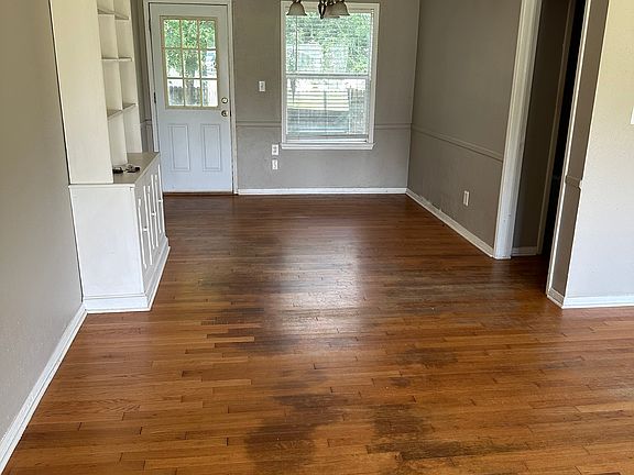 3rd image of 1609 Carlisle Ct