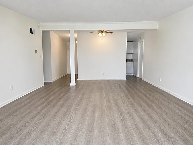 1201 Holly Ave — Photo 3