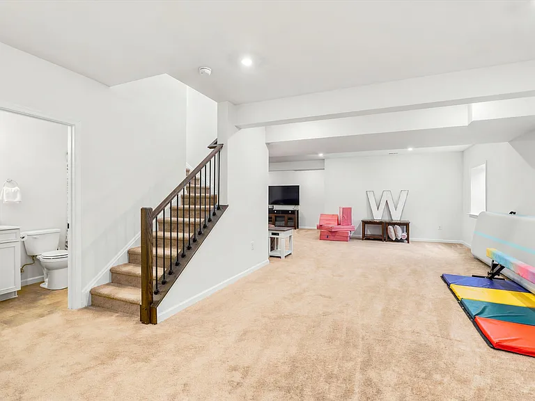 103 Janine Way — Photo 18