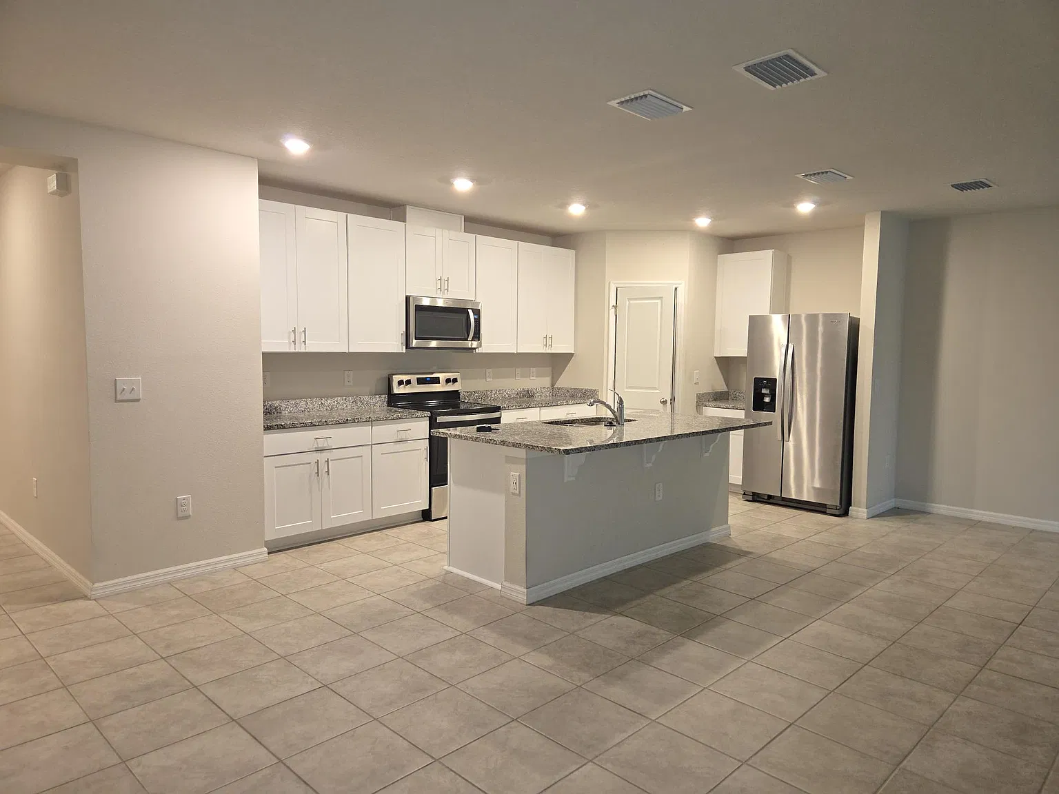 Just Listed 4 Bedroom — Photo 4