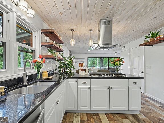 5th image of 931 Timber Bluff Dr