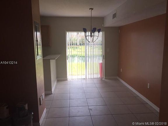 3rd image of 905 NE 34th Ave Unit 101