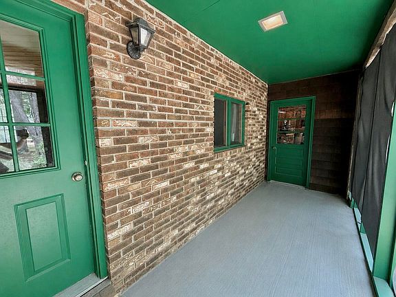 5th image of 44 Bittersweet Ln