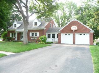 359 E Pleasant Ave, Ellsworth, WI 54011