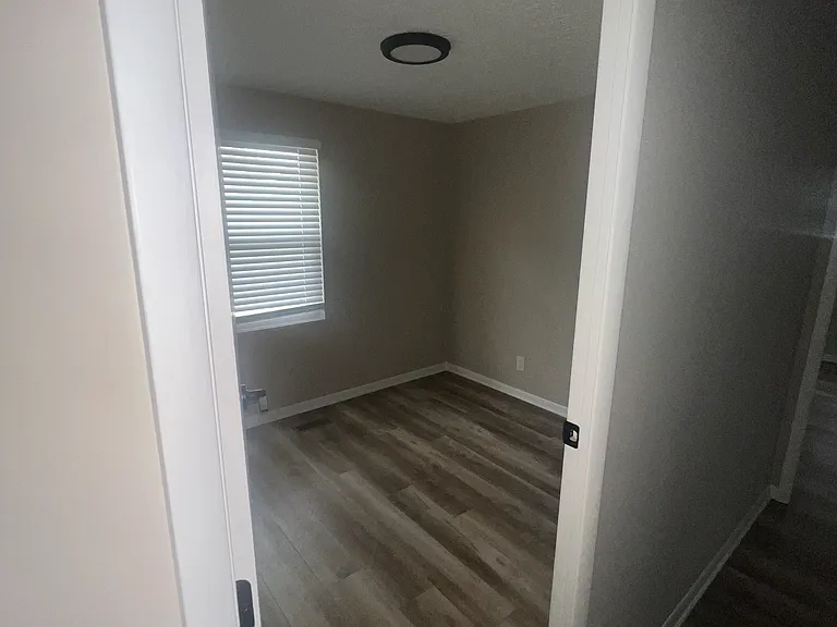408 Banbury Dr — Photo 5