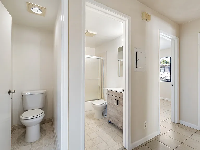 1729 E 15th St #4 — Photo 8