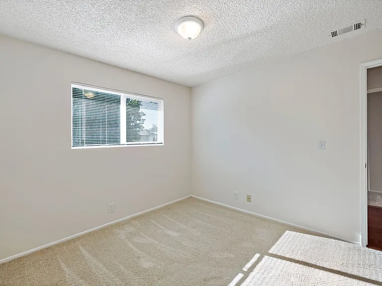 490 N 5th St — Photo 39