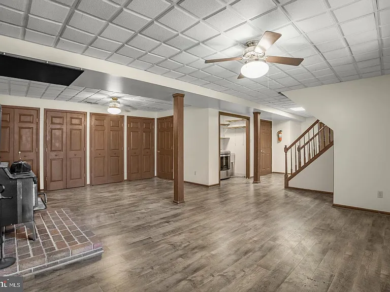 22397 Armstrong Dr — Photo 3