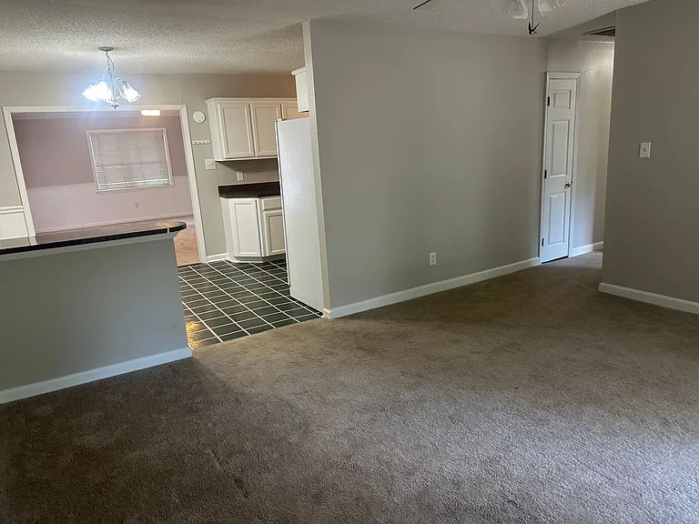 413 Milburn Ct — Photo 3