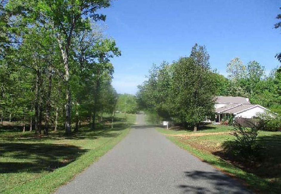 Exterior Neighborhood (street photo)
