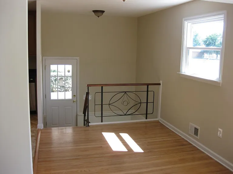 2421 Newell Dr — Photo 16