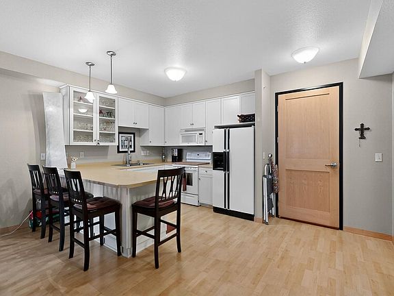 4th image of 1401 N Lakeshore Dr Unit 206