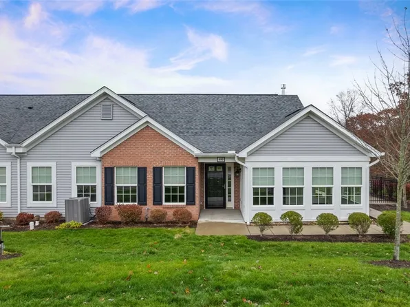 400 Spring Valley Dr, Zelienople, PA 16063