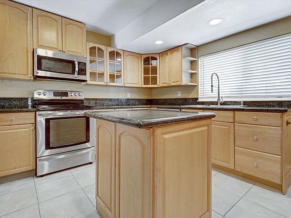 5th image of 1523 Hillsdale Ave