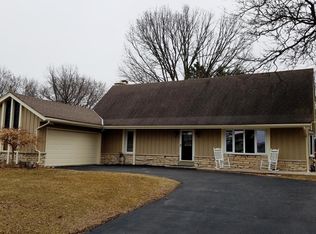 717 Crestwood Dr, Waukesha, WI 53188