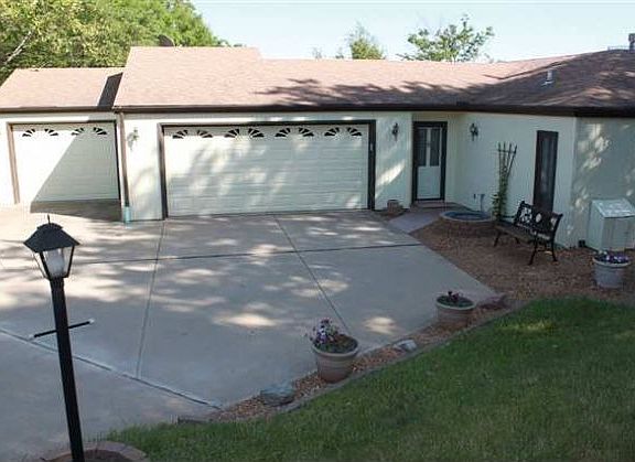 2nd image of 19901 Oakwood Dr