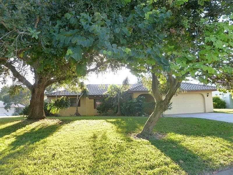 1st image of 40 Waterford Dr