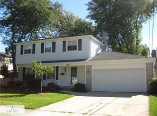 2016 Groesbeck Ave, Lansing, MI 48912
