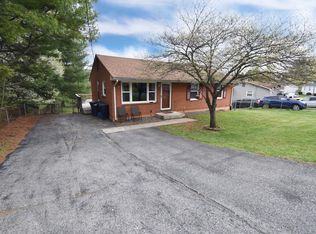 635 Ramada Rd, Vinton, VA 24179