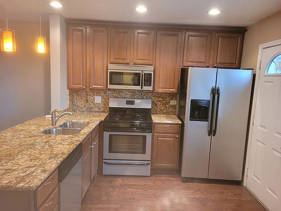 3rd image of 5411 N Artesian Ave #A