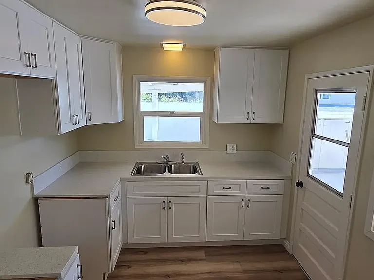 1818 Calamar Ave — Photo 7