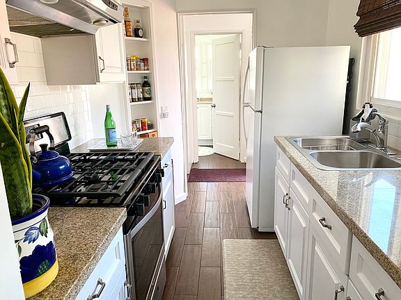 4th image of 811 3/4 E Nutwood St #811-3/4