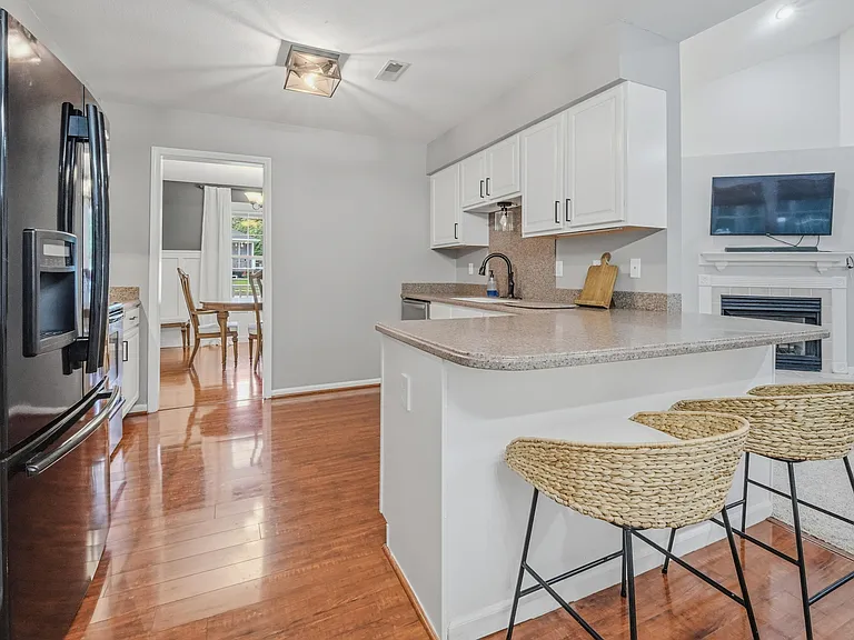 209 Norwich Dr — Photo 6