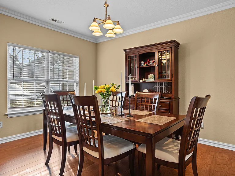 1025 Horton Pl — Photo 8