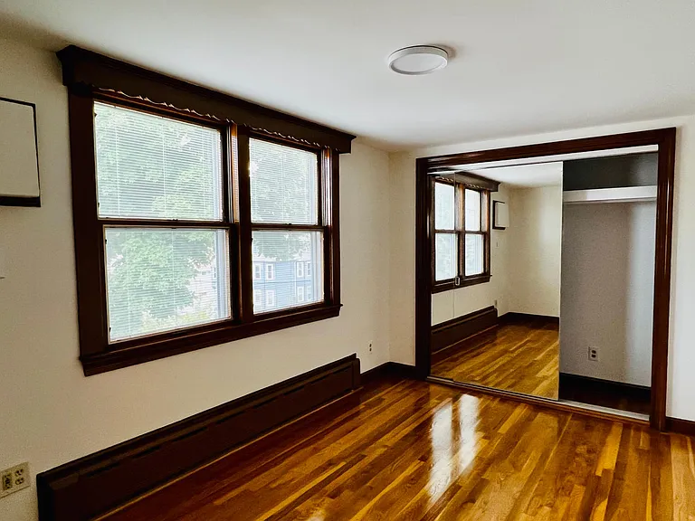 733 Belmont St — Photo 9