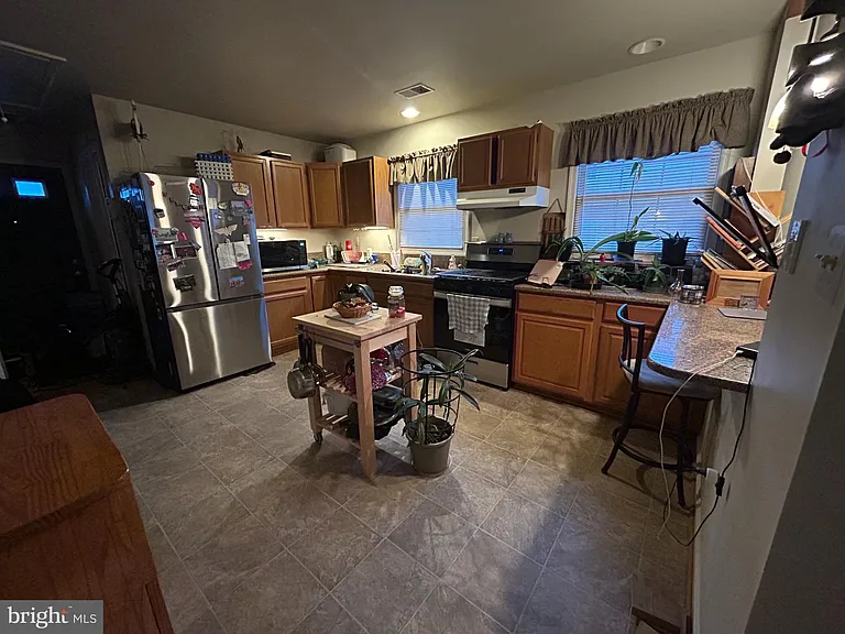 303 4th Ave — Photo 3