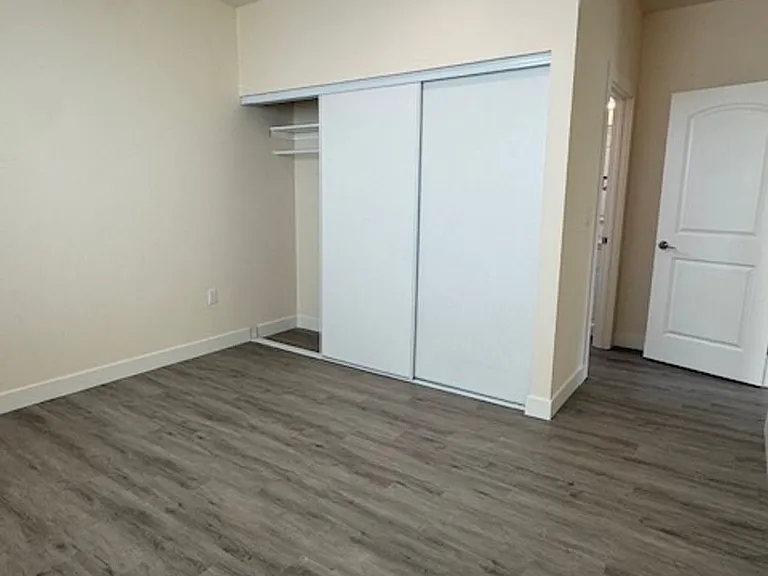 5014 Kester Ave — Photo 13