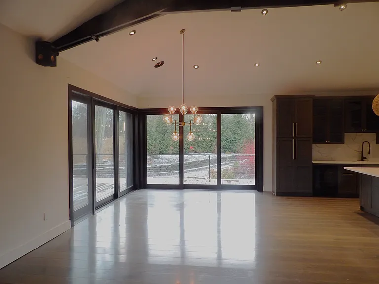 131 Montgomery St — Photo 8