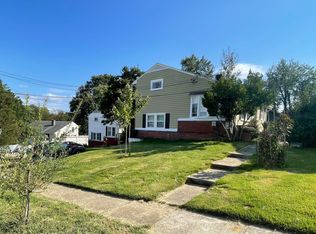 515 Barrymore Dr, Oxon Hill, MD 20745