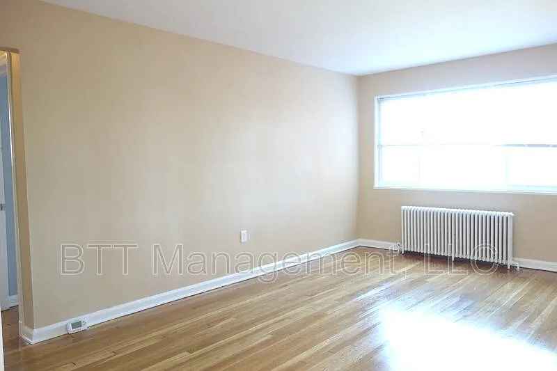 2 bed, 1.0 bath, 900 sqft, $1,450 — Photo 2