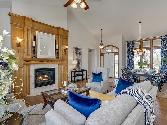Living Room with gas firepla