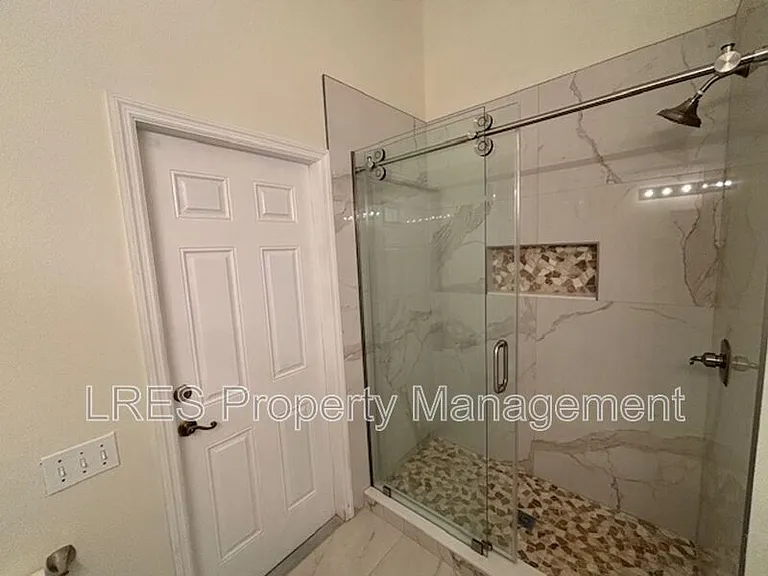 1028 Kerwood Cir — Photo 36