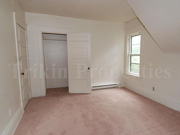 4th image of 1094 Albemarle St #2